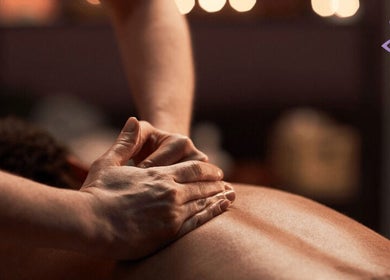 Massage relaxant chez Bodybeauty_bycandy, Bordeaux, Nouvelle-Aquitaine, FR, offrant détente et soins bien-être.