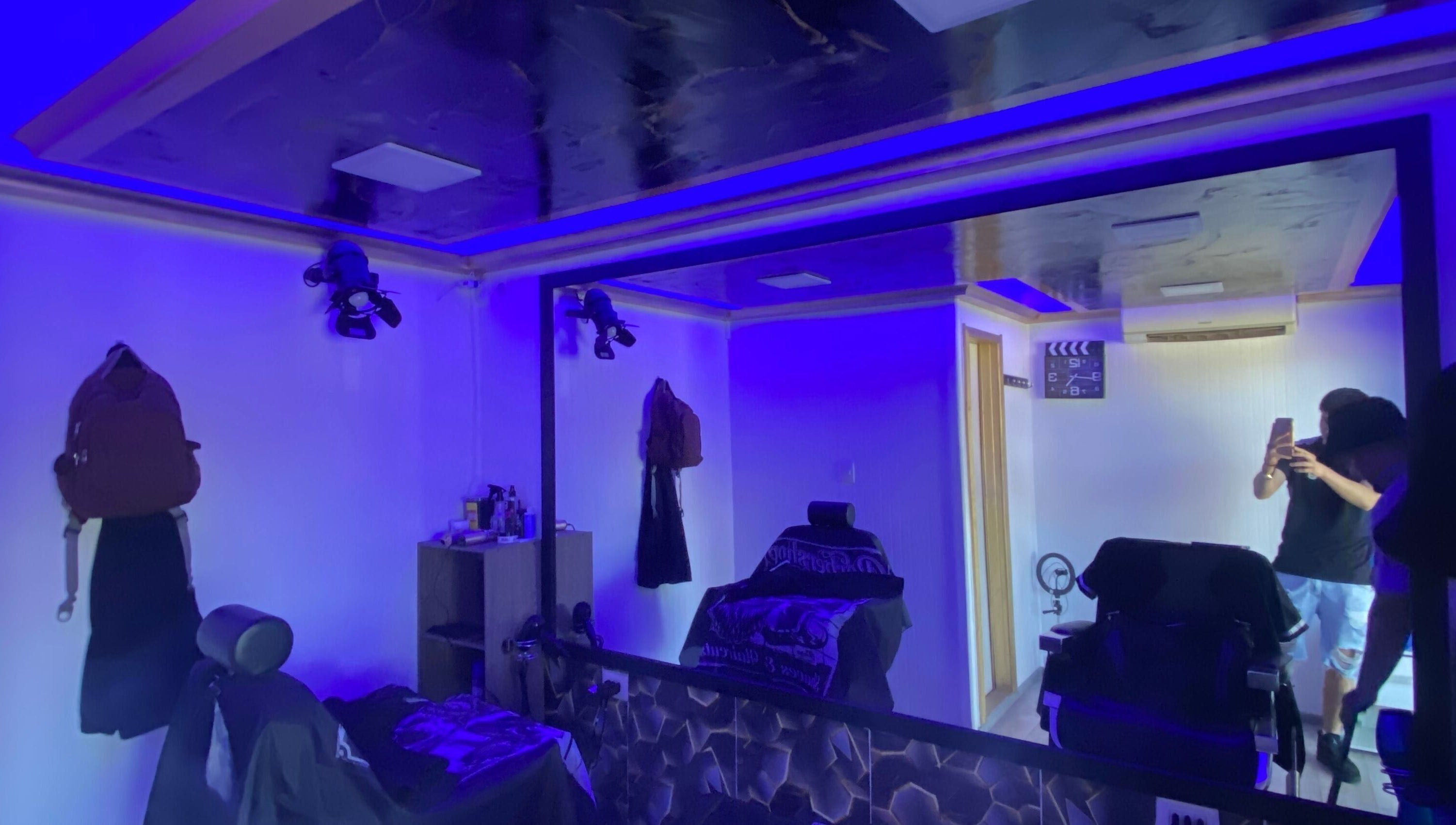 Modern interior of Dubai barbershop 💈 with neon lighting in Los Angeles, Bío Bío, CL.