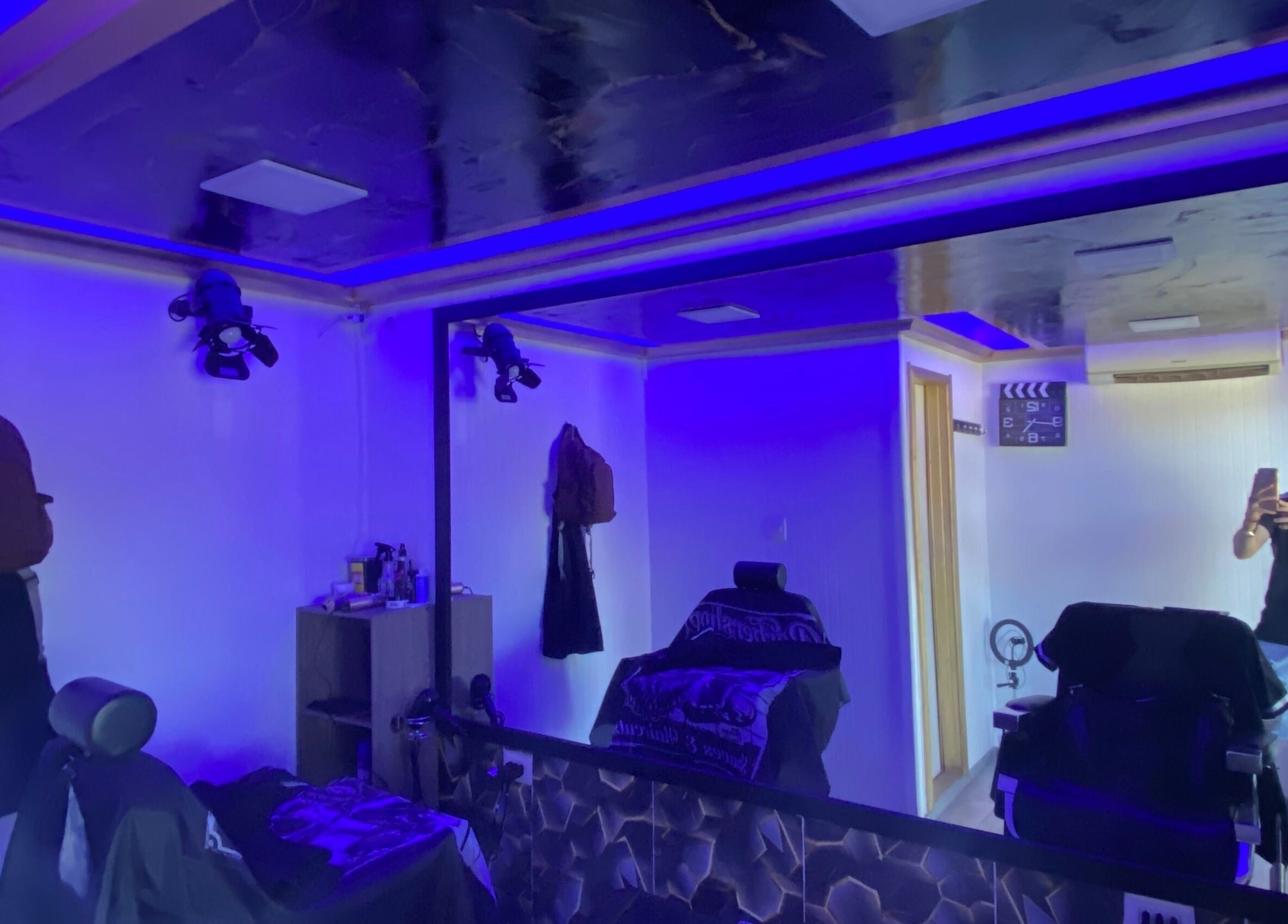 Modern interior of Dubai barbershop 💈 with neon lighting in Los Angeles, Bío Bío, CL.