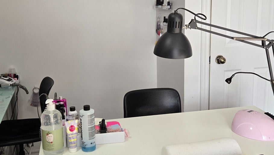 Nail salon workspace at Flexia Ongles & Soins, Saint-Jacques, CA. Equipped with lamp and nail care products.