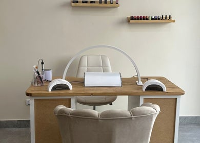 Elegant nail station at Glam Nails by Sheemu in Roma, Lazio, IT, showcasing a stylish and organized setup.
