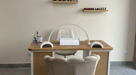 Elegant nail station at Glam Nails by Sheemu in Roma, Lazio, IT, showcasing a stylish and organized setup.