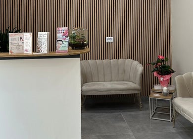 Elegant waiting area at Glam Nails by Sheemu with plush seating in Roma, Lazio, IT.