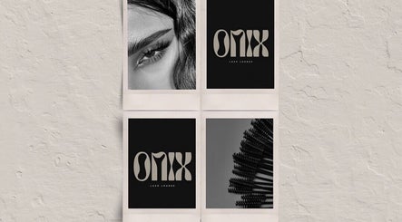 Onix Lash Lounge brand imagery highlighting lash services in Mississauga, Ontario, CA with stylish graphics.
