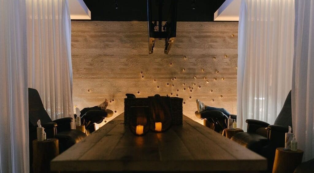 Relaxing ambiance at 3D Lash & Brow Academy in Dallas, Texas, US with cozy reclining chairs and soft lighting.