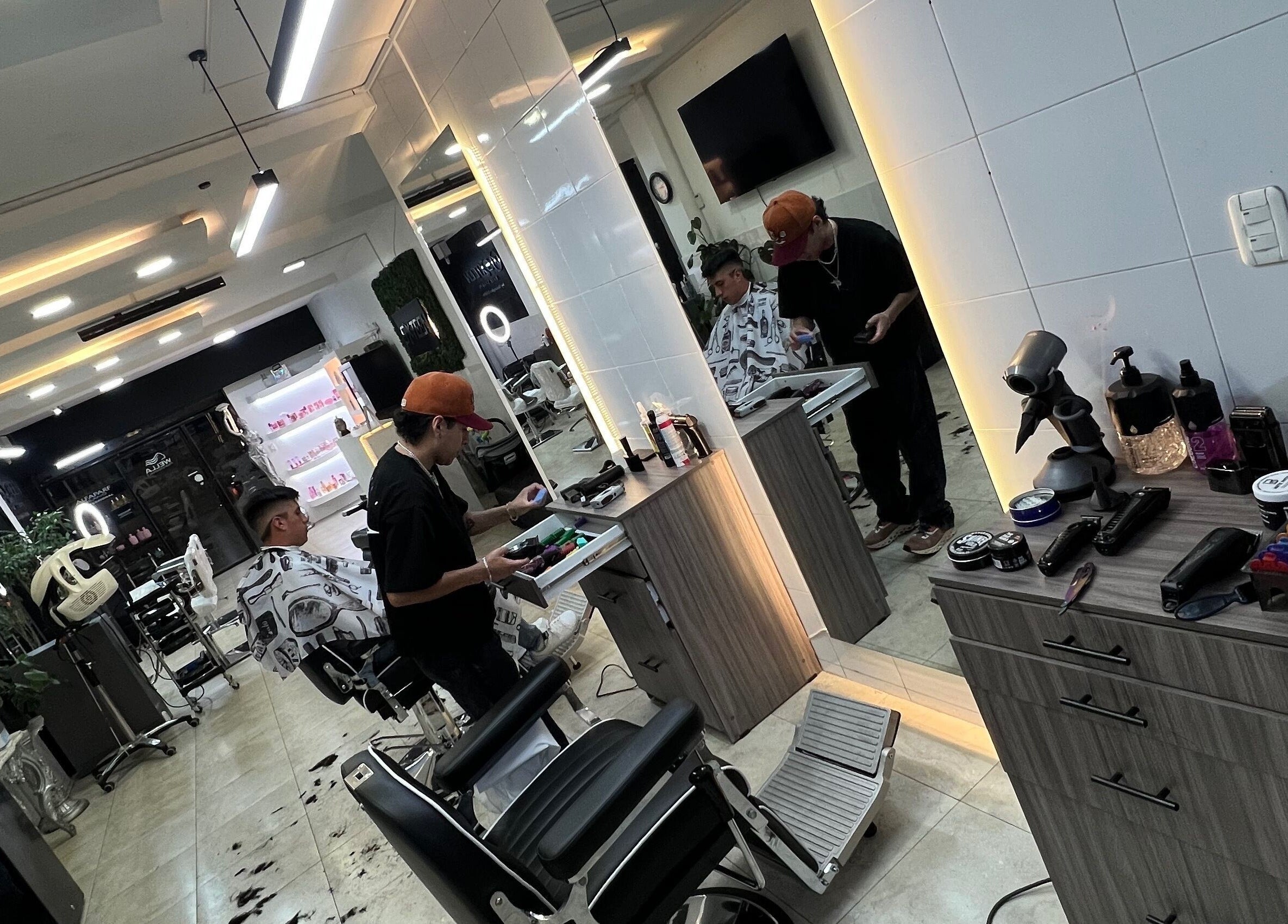 Stylish interior of Sixteen hair studio in Ambato, Tungurahua, EC, showcasing modern equipment and decor.