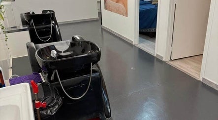 Luxury hair washing stations at The Glam Loft, Auckland, NZ, offering premium beauty experiences.