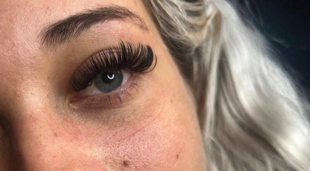 Image de Lashes and Brows by Megan 2