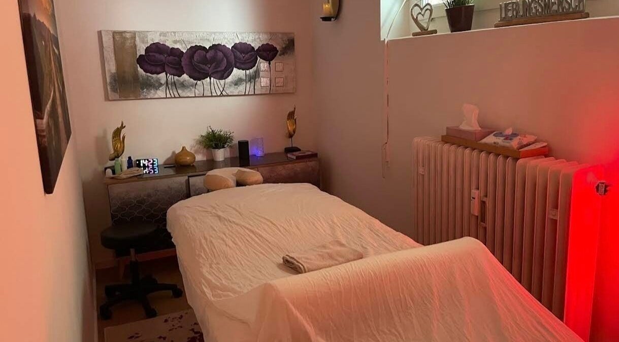 Relaxing massage room at Chris Massages, Berlin, Berlin, DE with calming décor and ambient lighting.