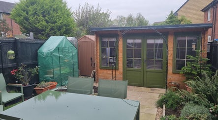 Beauty Bank outdoor retreat with greenery and garden in Clitheroe, England, GB.