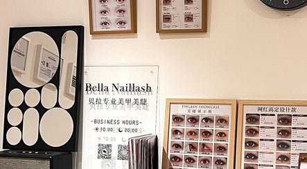 Artful mirror and eyelash showcase at Bella Naillash, Manchester, England, GB.