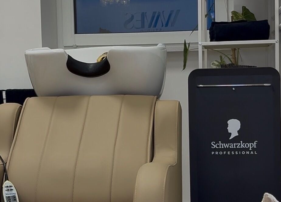 Stylowa myjnia fryzjerska w Waves Studio, Andrychów, Województwo Małopolskie, PL.