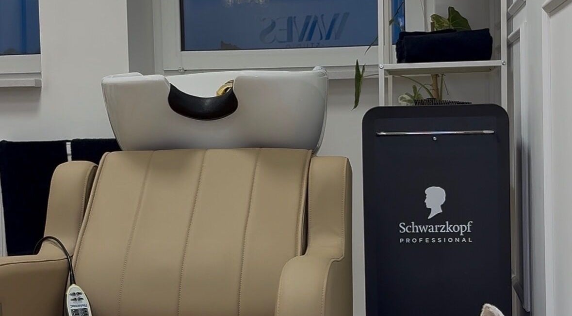 Stylowa myjnia fryzjerska w Waves Studio, Andrychów, Województwo Małopolskie, PL.