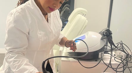 Professionele behandeling bij Natalia Beauty & Smoothie in Delft, Zuid-Holland, NL.