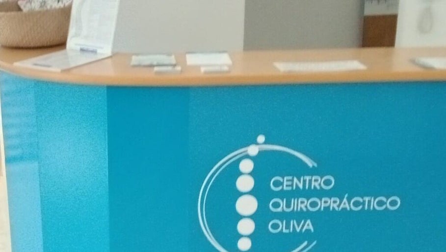 Reception moderna del Centro Quiropráctico Oliva a Oliva, Comunidad Valenciana, ES.