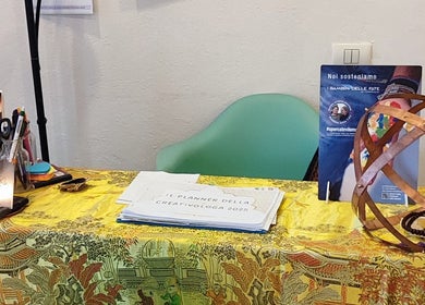 Reception accogliente di La Magia dell'Anima a La Spezia, Liguria, IT con decorazioni e materiali promozionali.