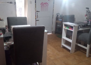 Rincón acogedor de manicura en V&L Beauty Studio, Ituzaingó, Provincia De Buenos Aires, AR.