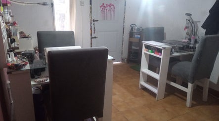Rincón acogedor de manicura en V&L Beauty Studio, Ituzaingó, Provincia De Buenos Aires, AR.