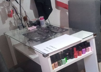 Mesa de manicura en V&L Beauty Studio, Ituzaingó, Provincia De Buenos Aires, AR.
