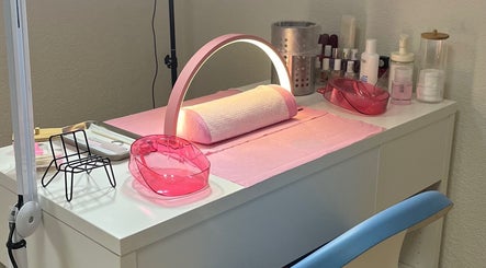 Tavolo manicure illuminato presso Sonia-Skin Perfection a Bäretswil, Zürich, CH.