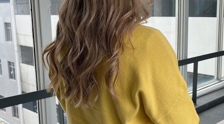 Stylish wavy hairstyle at Emily hairstylz, Cape Town, Western Cape, ZA. Perfect for a chic, modern look.