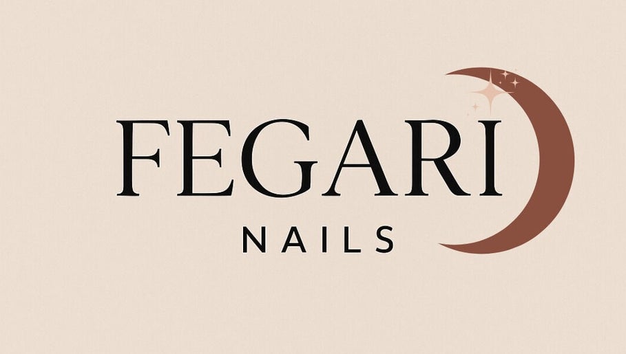 Logotipo de Fegari Nails, salón en Panamá, Provincia De Panamá, PA, con diseño de luna y estrellas.