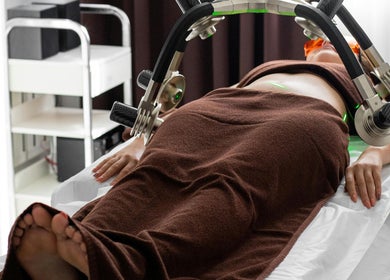Body contouring session at SWEY Aesthetics, Milton Keynes, England, GB with advanced equipment.