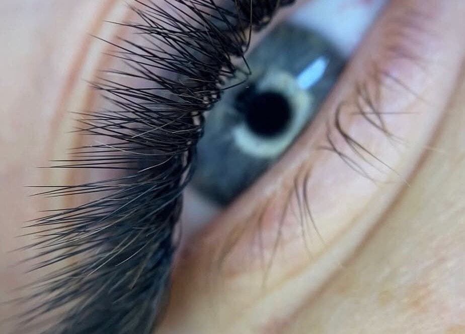 Детальне фото нарощених вій у Bez Filtra Studio, Братислава, Братиславський край, SK.