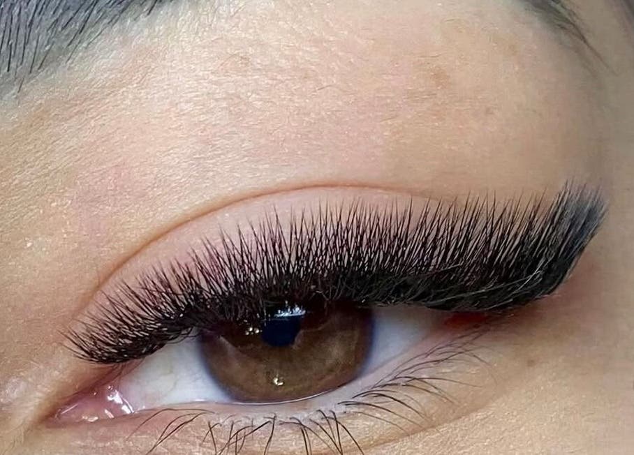 Нарощені вії в Bez Filtra Studio, Братислава, Братиславський край, SK.