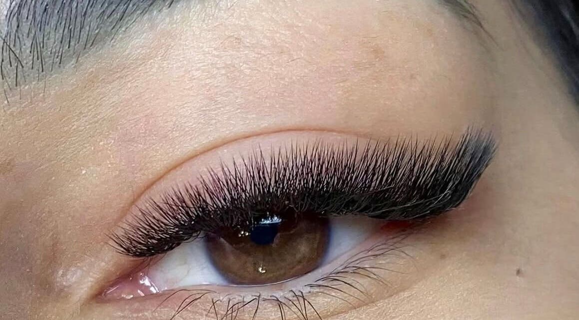 Нарощені вії в Bez Filtra Studio, Братислава, Братиславський край, SK.