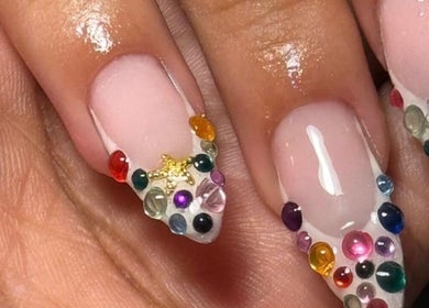 Design d'ongles colorés chez Nailine - prothésiste ongulaire et nail art 💅🏾, Domicile, Île-de-France, FR.