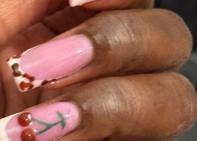 Nail art cerise à Nailine - prothésiste ongulaire et nail art 💅🏾 à domicile, Île-de-france, FR.
