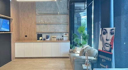 Bright, modern lounge at NM MEDSPA in Auckland, NZ with a cozy sofa and elegant decor.