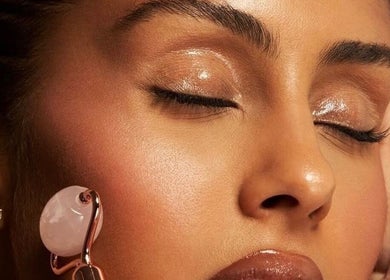 Soin visage avec rouleau de jade chez NiceLikeCaviar, Cergy, Île-de-france, FR.