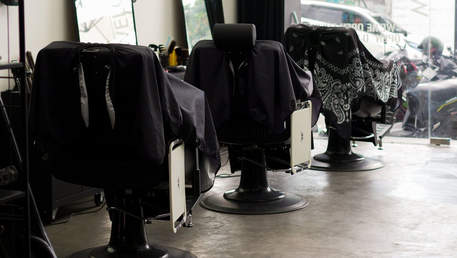 Modern barber chairs at Sae Collective Barber in Bali, Bali, ID, styled for a premium grooming experience.