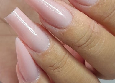 Unhas rosa claro elegantes em gel no Studio Bella Cílios, São Paulo, São Paulo, BR.