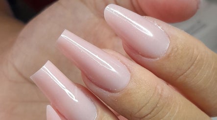 Unhas bem feitas em Studio Bella Cílios, São Paulo, São Paulo, BR, destacando brilho e acabamento impecável.