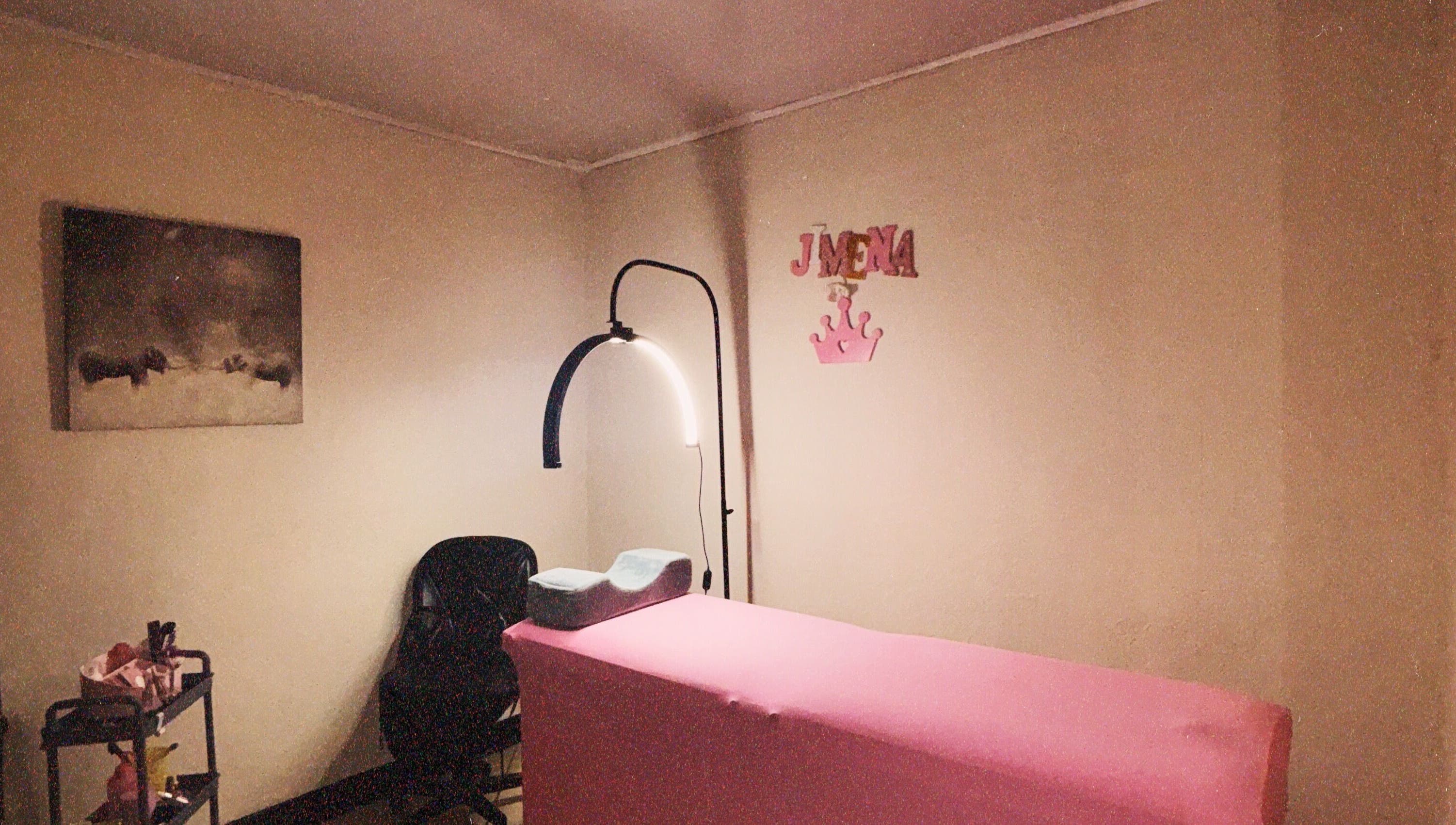 Sala de tratamiento relajante en Lashes by Jime, San Antonio De Desamparados, San José, CR.