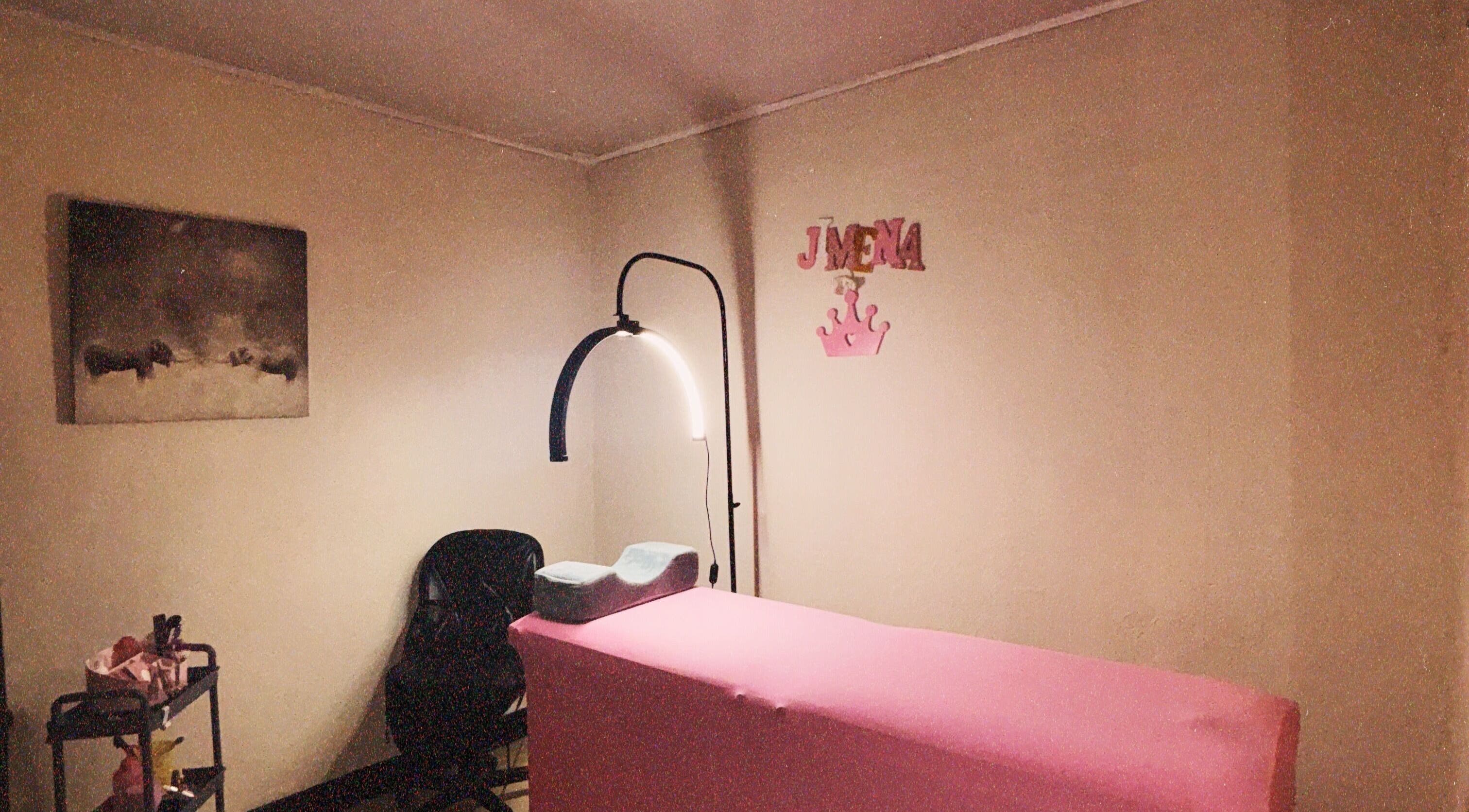 Sala de tratamiento relajante en Lashes by Jime, San Antonio De Desamparados, San José, CR.