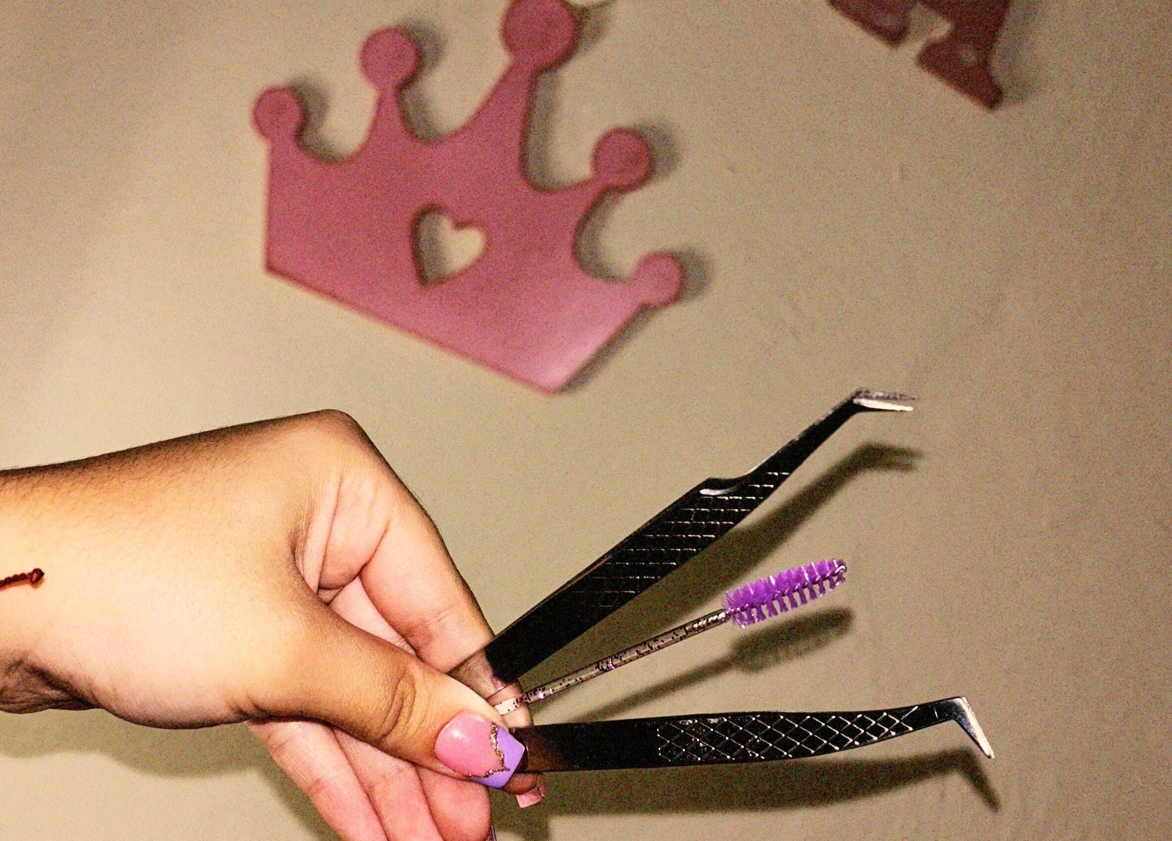 Herramientas de extensión de pestañas en Lashes by Jime, San Antonio De Desamparados, San José, CR.