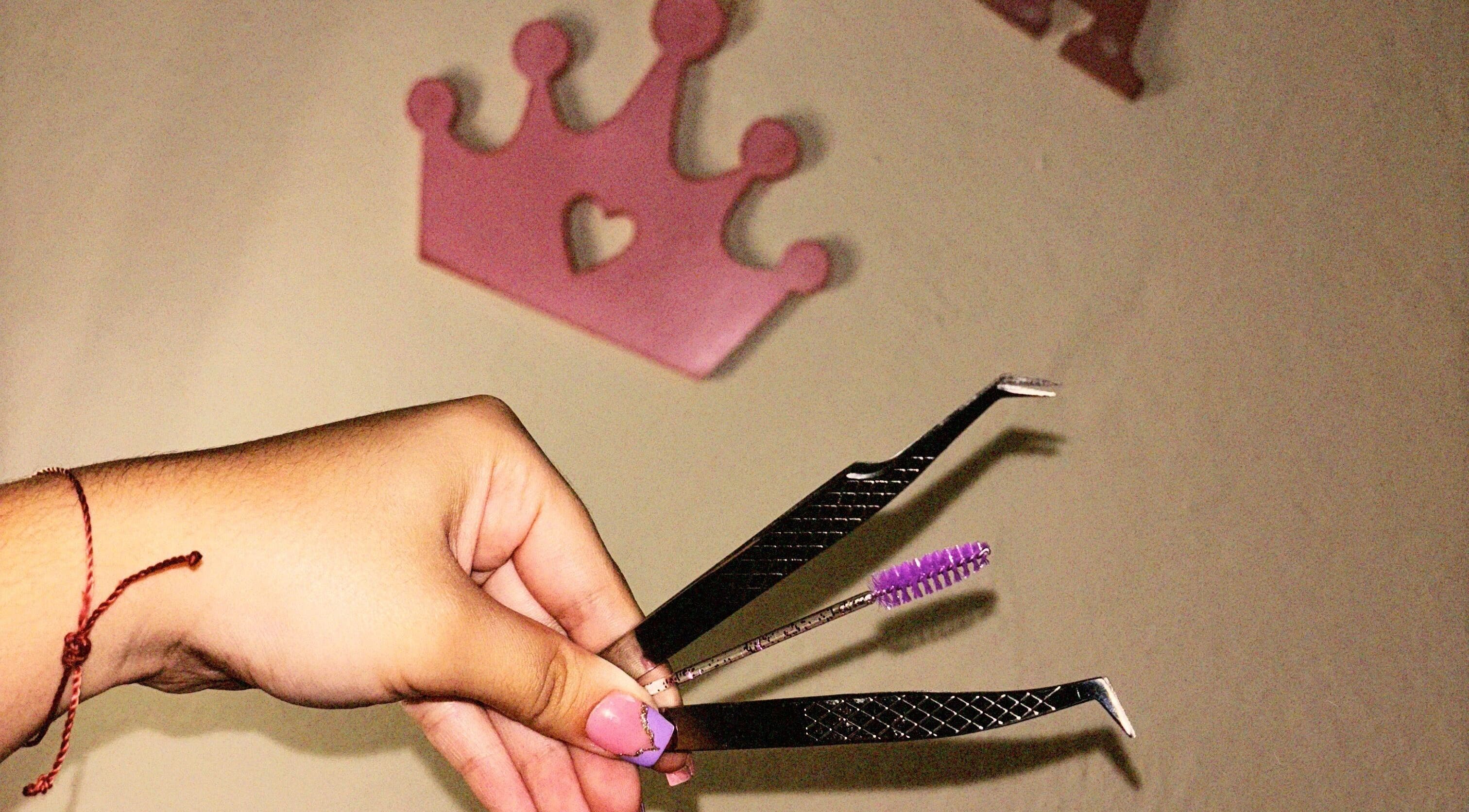 Herramientas de extensión de pestañas en Lashes by Jime, San Antonio De Desamparados, San José, CR.