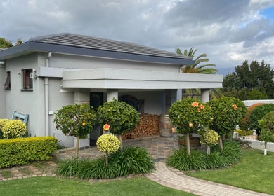 Helderberg Oxygen Therapy in Cape Town, Western Cape, ZA. Beautiful garden and modern facade.