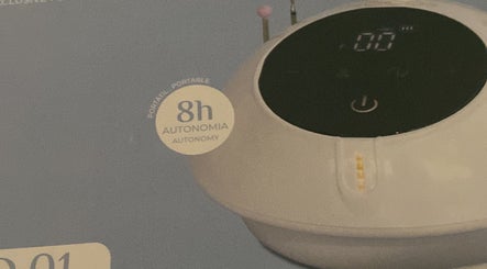 Portable device at Beauty & Nails Care, Carnaxide, Lisboa, PT with 8-hour autonomy.