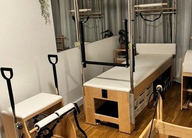 Equipamento moderno no Spine Pilates Studio, Veldhoven, Noord-brabant, NL, para treino eficaz.