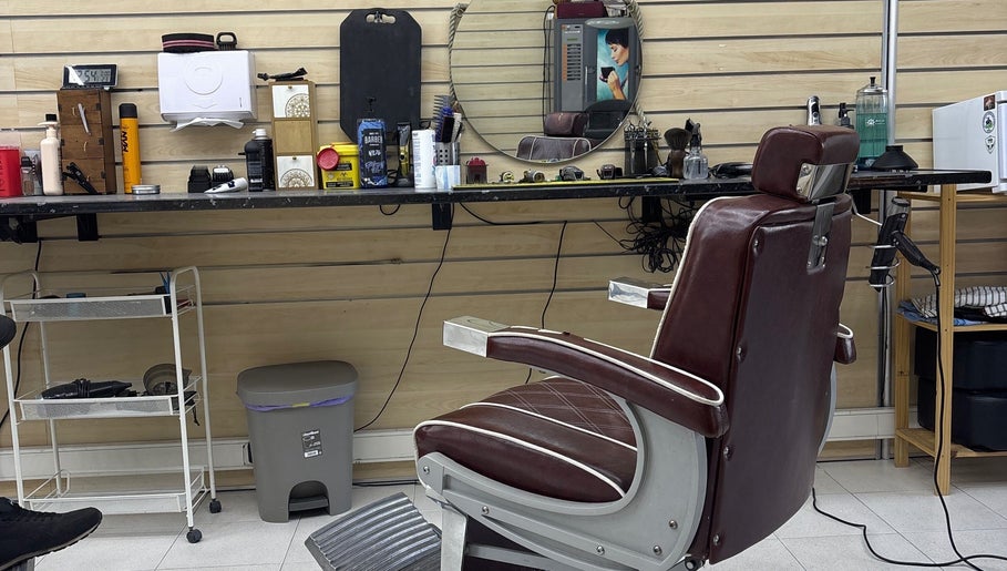Cozy barber chair and tools at Prestígio, Ramada, Lisboa, PT, highlighting a classic grooming setup.