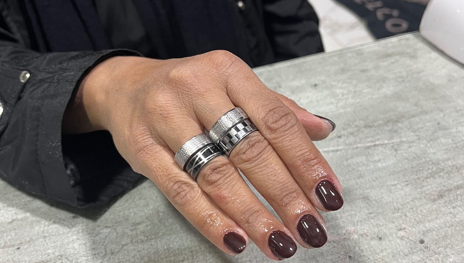 Manicure elegante con anelli a Estetica lab e spa, Volla, Campania, IT.
