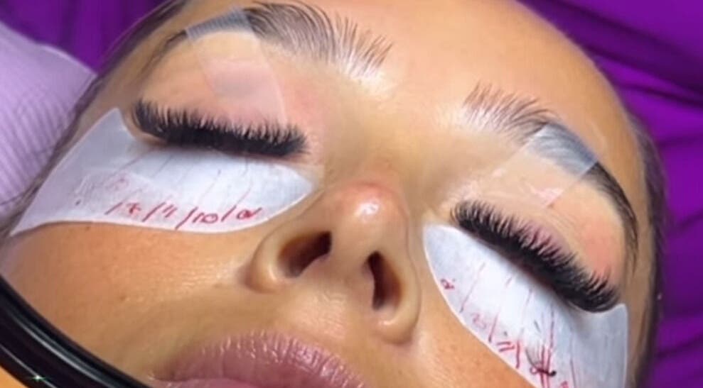 Extensiones de pestañas en Lucero's Lash Studio, Willemstad, CW, brindan un acabado perfecto y elegante.