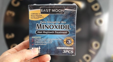 Tratamento capilar East Moon Minoxidil na loja Vaguinho Barber, Dublin, County Dublin, IE.