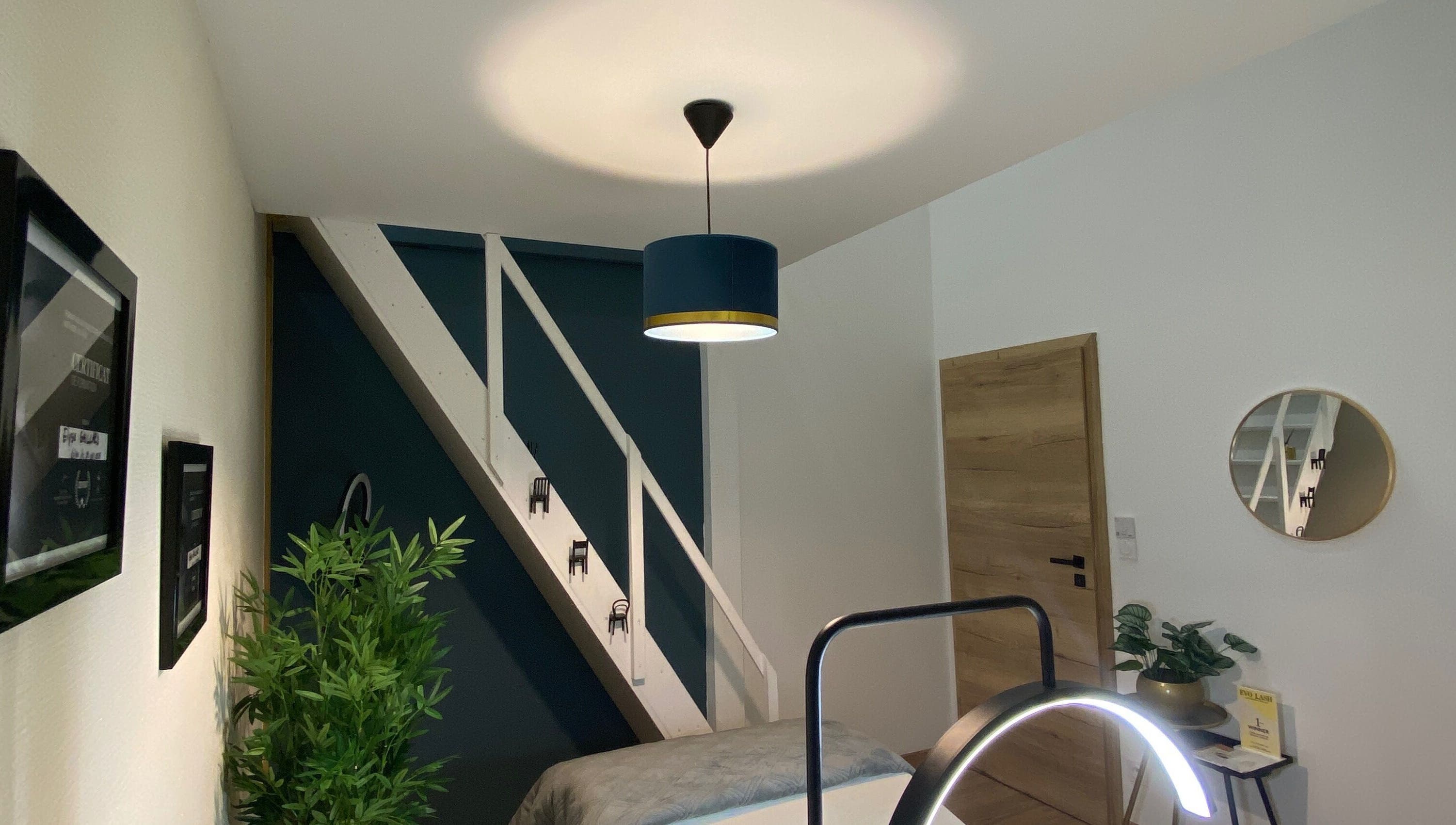 Intérieur élégant chez Pro extensions, Curtil-vergy, Bourgogne-franche-comté, FR. Décor moderne et apaisant.