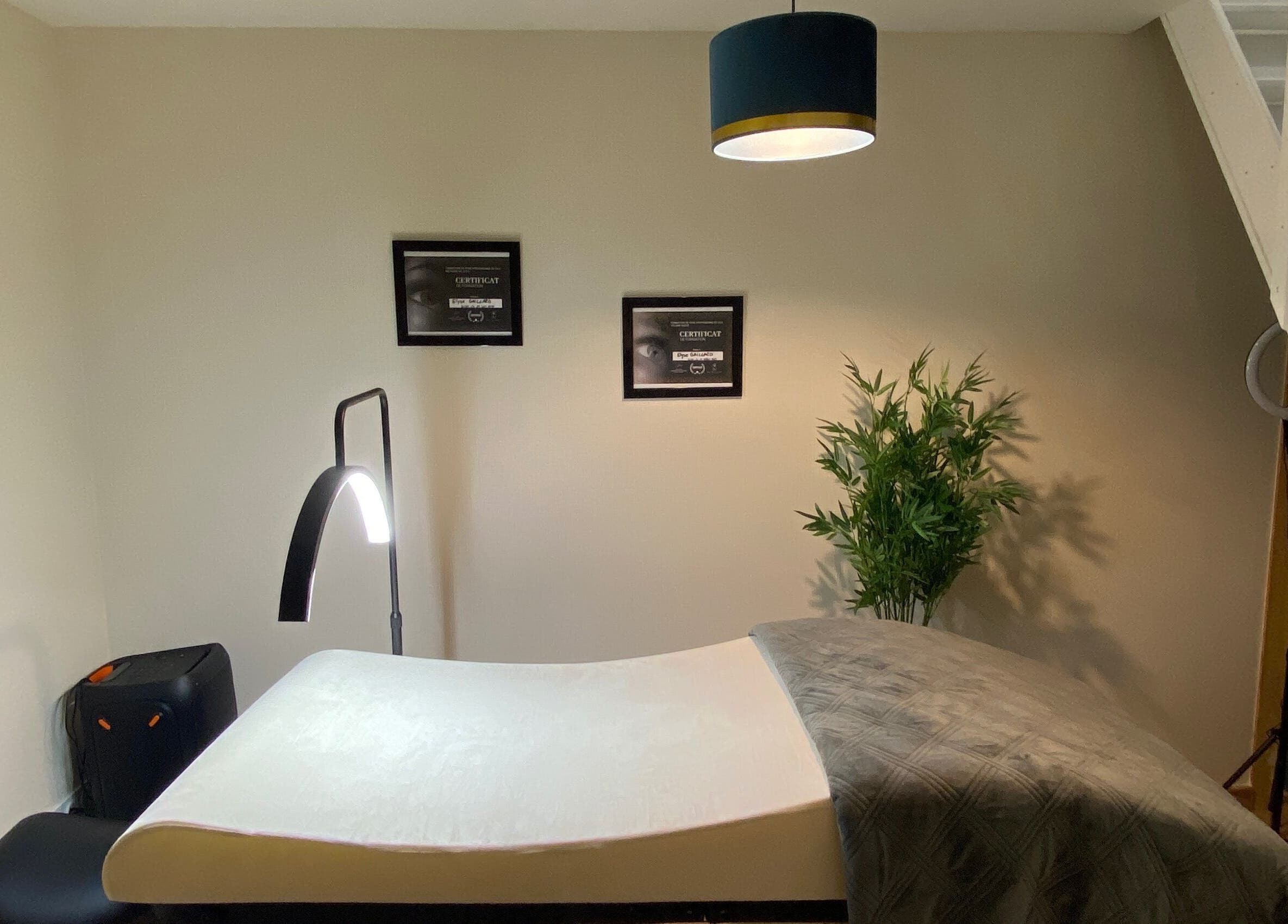 Salle relaxante à Pro extensions, Curtil-vergy, Bourgogne-franche-comté, FR, idéale pour le bien-être.